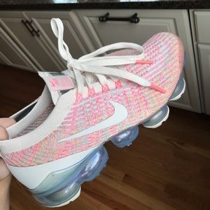 NEVER WORN NIKE Women's Air VaporMax FLYKNIT